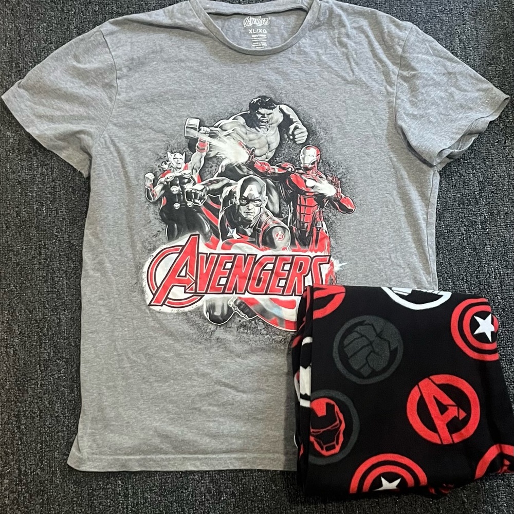 Men’s Pajama set - Marvel Avenger’s T shirt and pajama pants